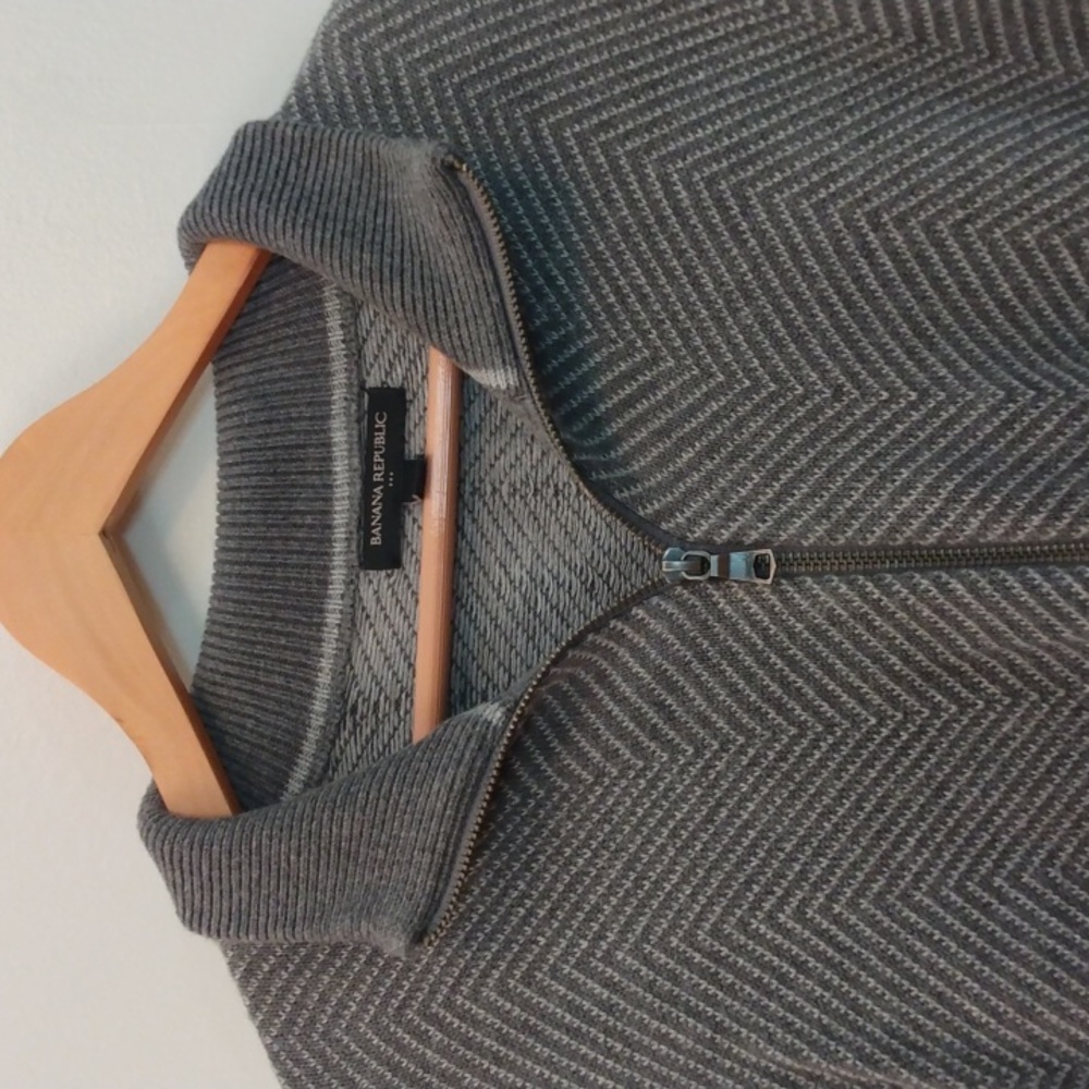 Like New Banana Republic Gray/White XL Cotton & Rayon Blend Full Zip Sweater - Picture 2 of 14